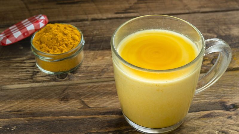 Sahurda zerdeçallı süt içmenin faydası