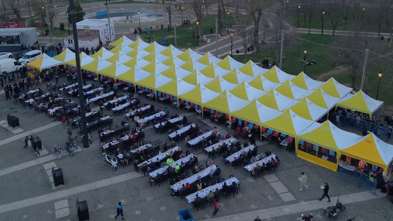 Gaziantep'te iftar çadırı! 5 farklı noktaya kuruldu