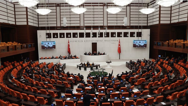 20 maddelik teklif Meclis'te kabul edildi: En düşük emekli maaşının artışı yasalaştı