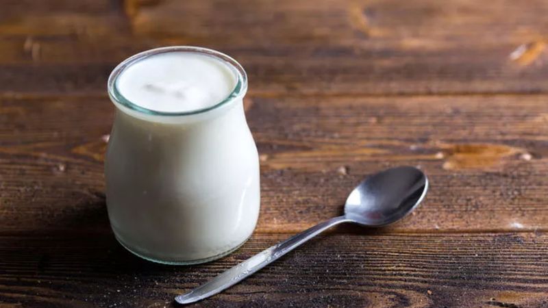 Faydalarını öğrendikten sonra asla ziyan etmeyeceksiniz! Yoğurt suyunu içerseniz....