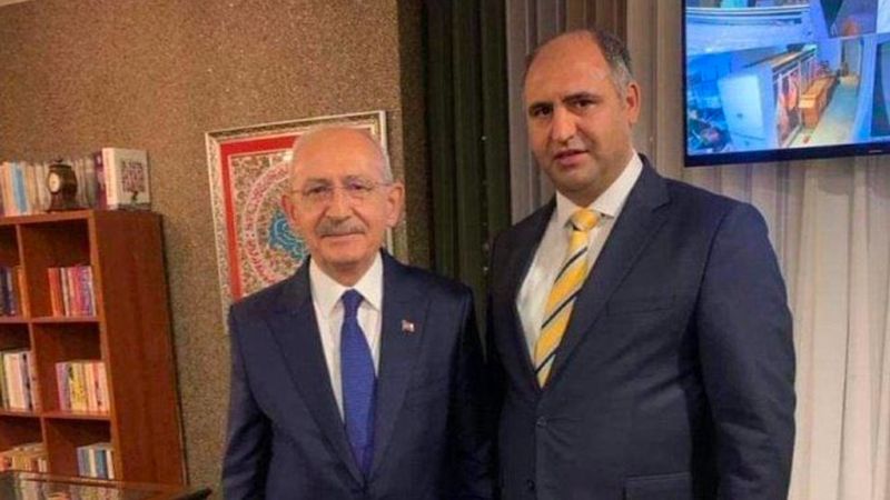 Kemal Kılıçdaroğlu'nun seccadeye bastığı yeni fotoğraf: Karedeki isim konuştu