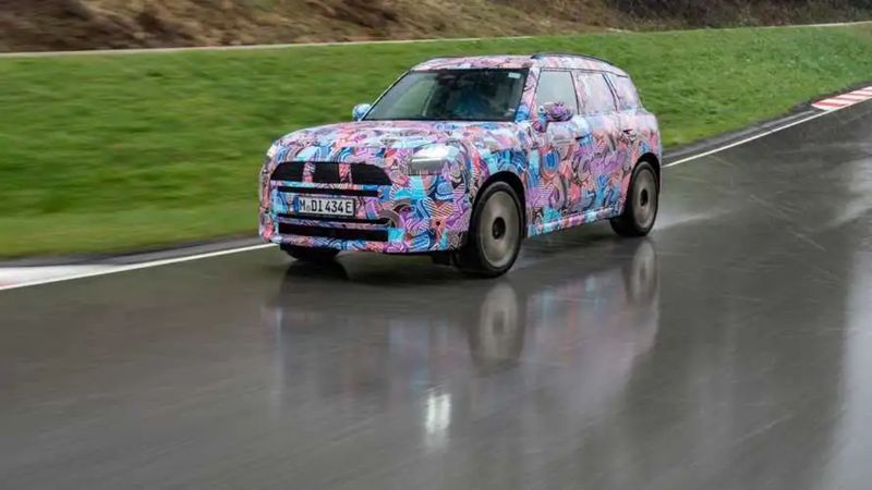 Elektrikli Mini Countryman'den ilk fotoğraflar geldi
