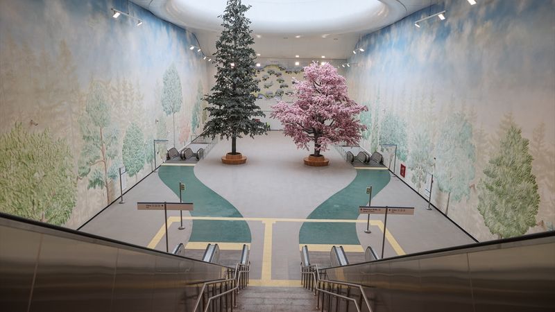 Başakşehir-Kayaşehir Metro Hattı'nda sanat galerisini andıran istasyon