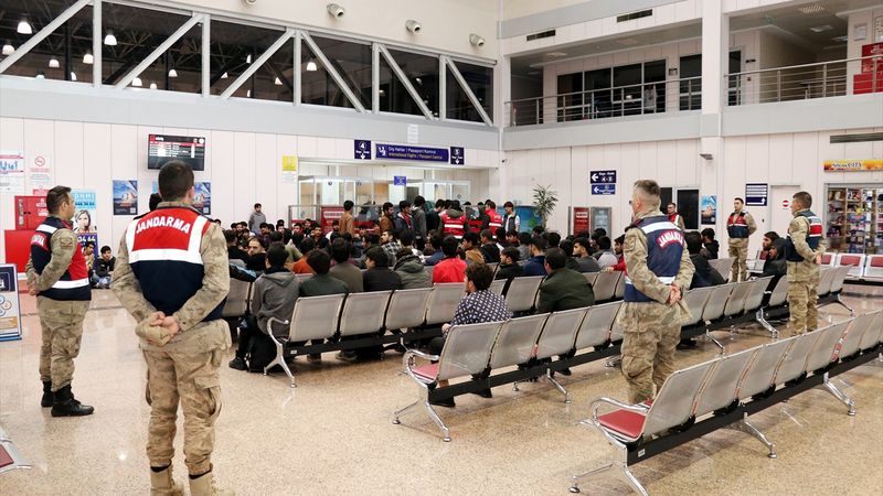 Erzurum'da 4 ayda bin 497 düzensiz göçmen sınır dışı edildi