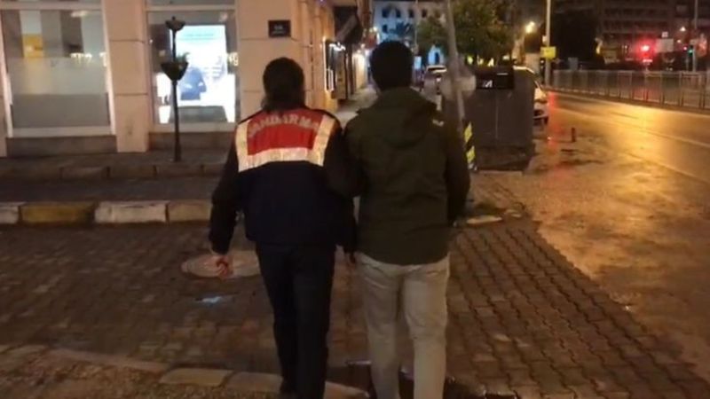 İzmir merkezli 10 ilde düzenlenen FETÖ operasyonunda 5 kişi tutuklandı