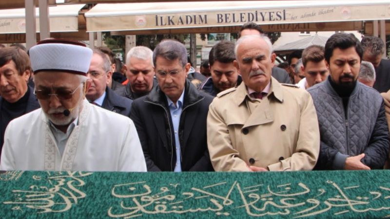 AK Partili Nurettin Canikli, ağabeyini toprağa verdi