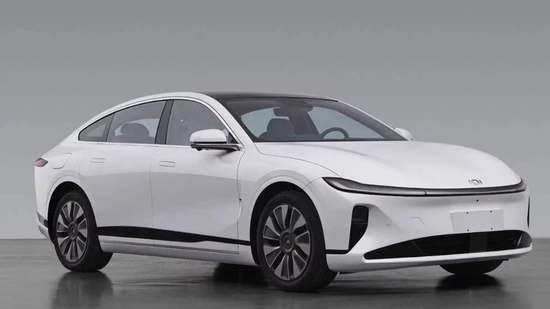 Çinli  Changan, Tesla Model 3'e rakip olacak otomobilini tanıttı