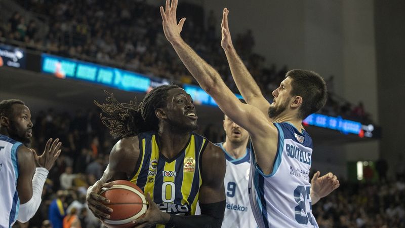 Liderlik maçında Fenerbahçe Türk Telekom'a mağlup oldu
