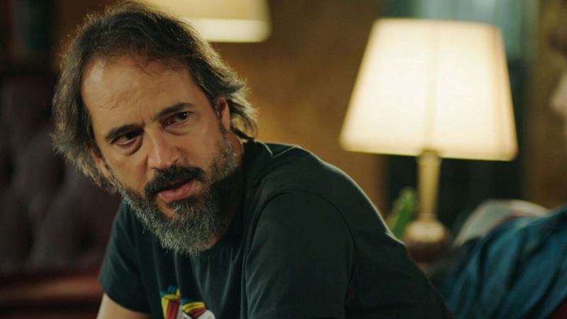 Aynı dizide oynamışlar! Tetikçinin Oğlu dizisinin yıldızı Timuçin Esen'in eşine bakın! Gören hayran kalıyor