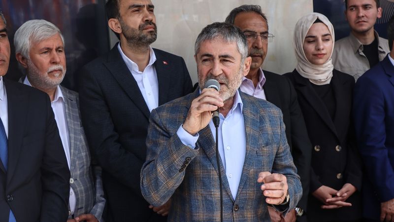 Hazine ve Maliye Bakanı Nureddin Nebati: Hazinenin kasası boşsa ne dağıtıyorsun?