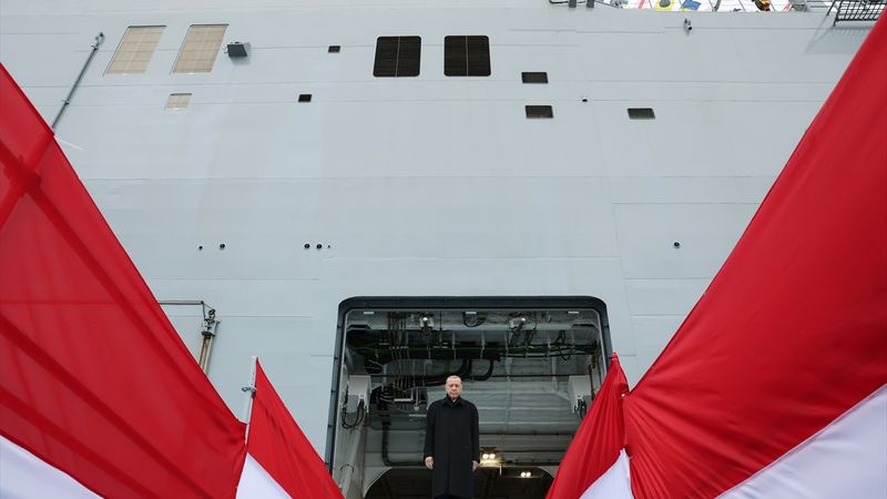 Cumhurbaşkanı Erdoğan, TCG Anadolu'nun personeline hitap etti