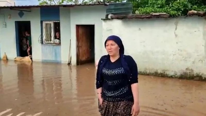 Adana'da sağanak ve dolu yağışı etkili oldu