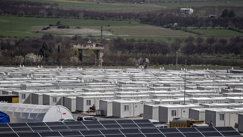 Kahramanmaraş merkezli depremlerden etkilenen kentlerde konteyner sayısı 75 bini aştı