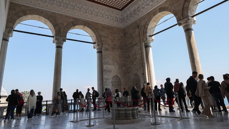 Restorasyon çalışmaları tamamlanan Topkapı Sarayı yoğun ilgi görüyor