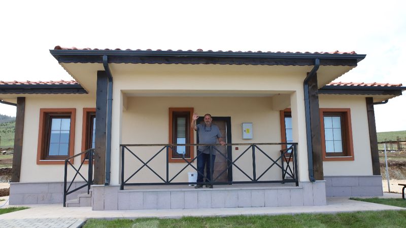 Gaziantep'te depremzede vatandaş tamamlanan köy evlerine yerleşmeye başladı