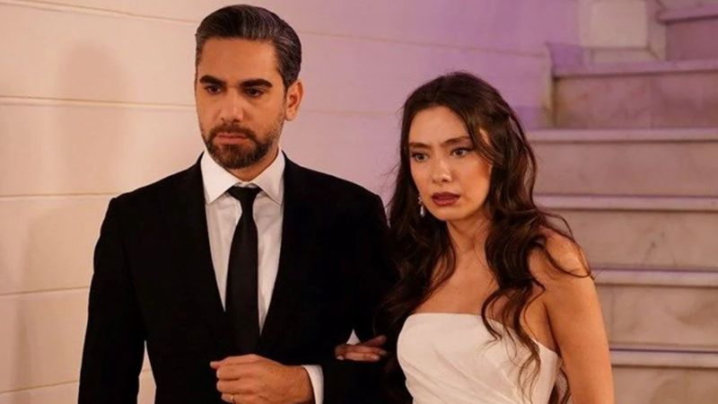 Kadir Doğulu'nun eski aşkını gören küçük dilini yuttu! O pozlar sosyal medyaya düştü: 