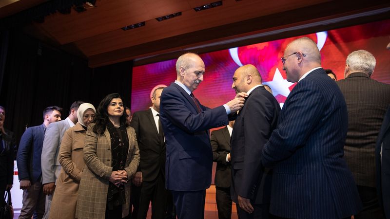 Zafer Partisi'nden istifa eden partililer törenle AK Parti'ye katıldı