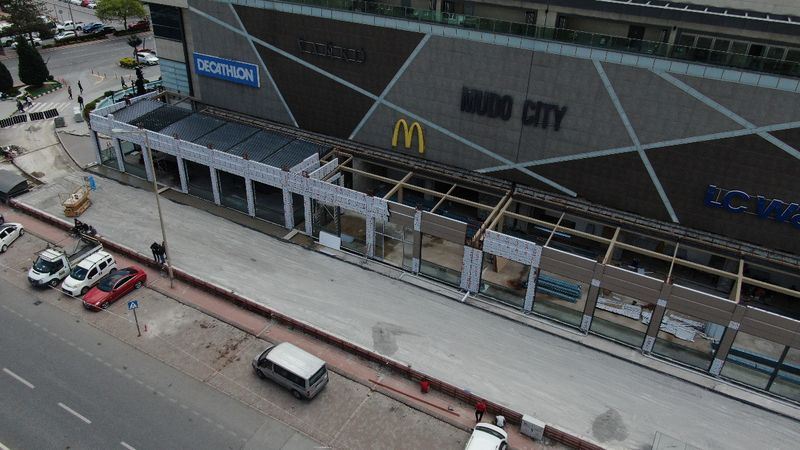 Kayseri'de bir AVM'nin inşasında yangın merdivenleri kapatıldı