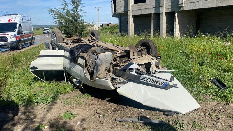 Osmaniye'de takla atıp ters dönen araçtan sağ çıktılar