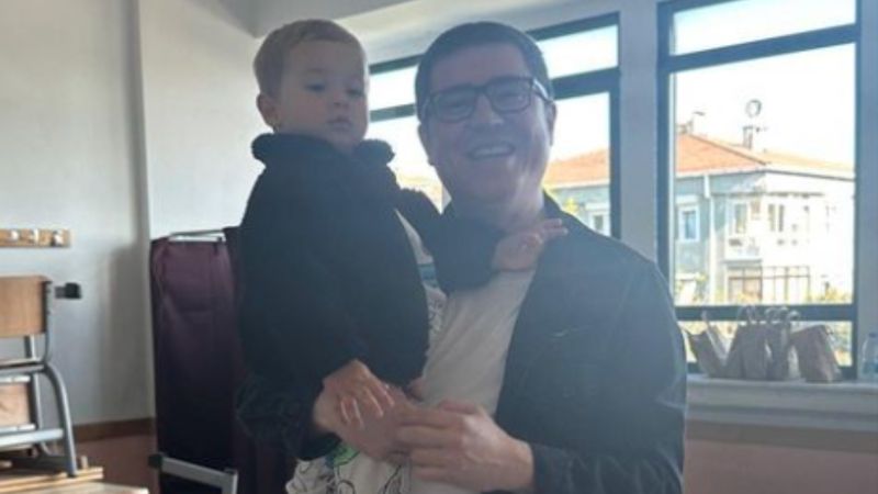 İbrahim Büyükak oğluyla oy kullandı