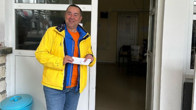 Ata Demirer oyunu kullandı, pozunu verdi