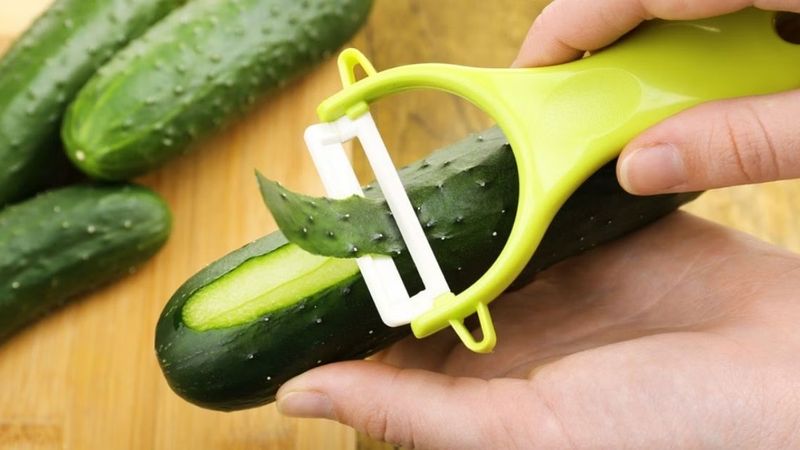 Salatalık kabuklarının maske dışındaki 5 kullanımı