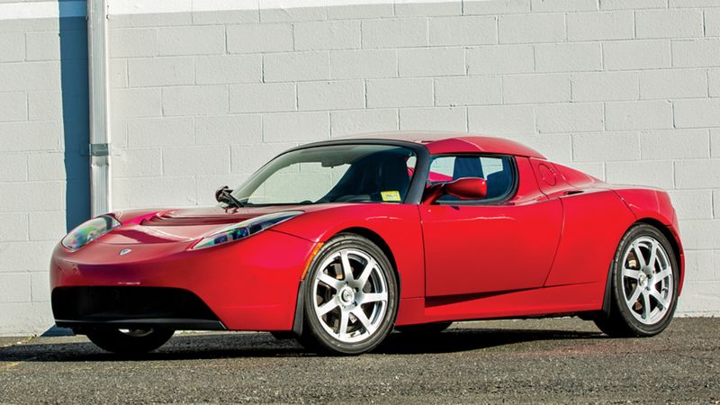 Tesla’nın ilk elektrikli aracı Roadster üretimi yine ertelendi