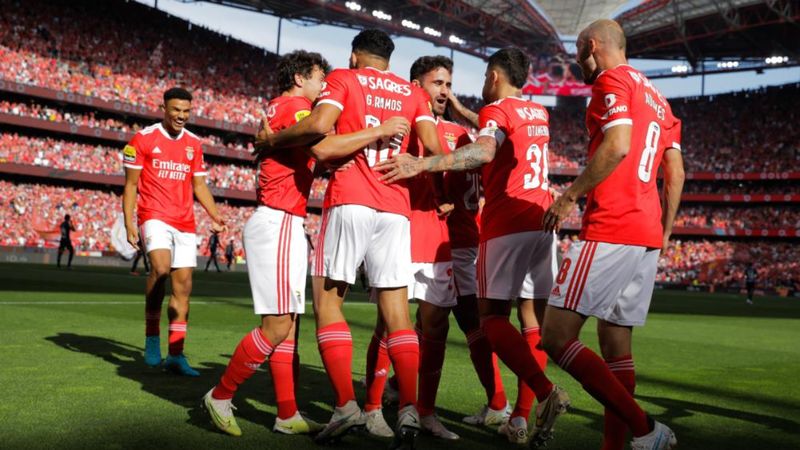 Benfica dört yıl aradan sonra Portekiz'de şampiyon oldu