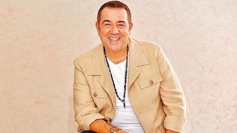 Ata Demirer ilk saatte sandık başına gitti