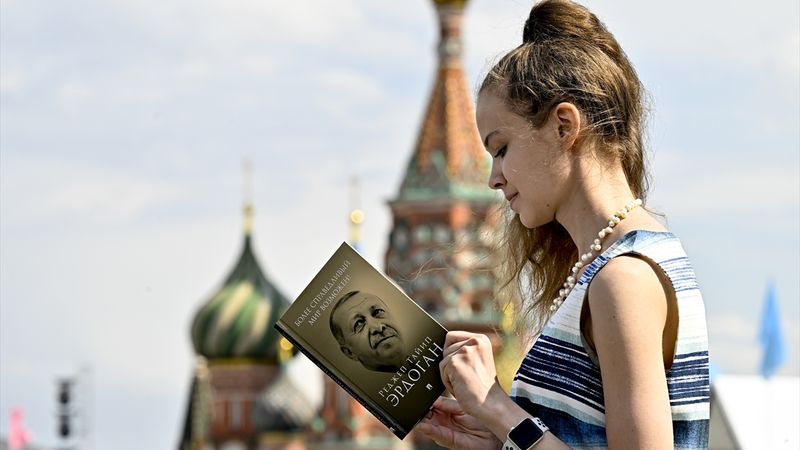 Rusya'da tanıtımı yapılan Cumhurbaşkanı Erdoğan’ın kitabına yoğun ilgi