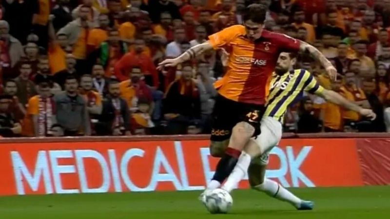 Fenerbahçe, Galatasaray derbisinde 10 kişi kaldı