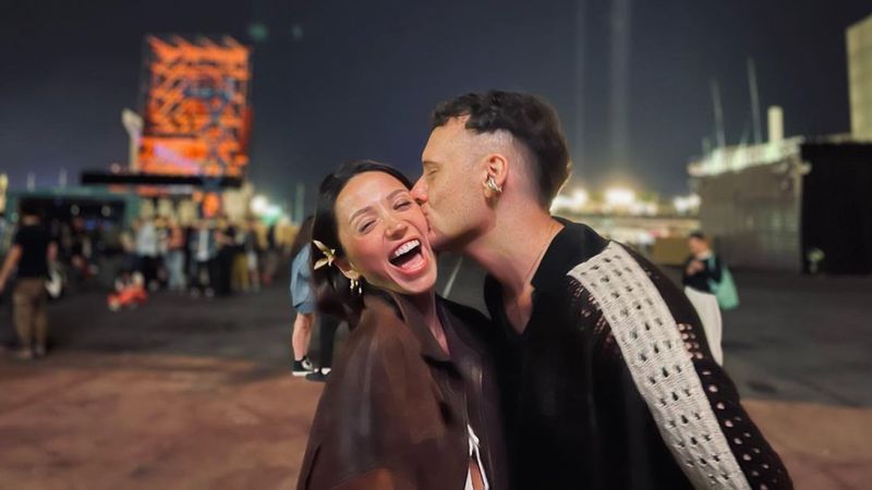 Zeynep Bastık, Gülşen ve Edis ile poz verdi