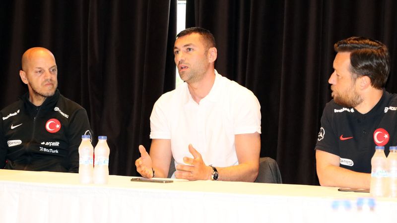 Burak Yılmaz, Ümit Milli Futbol Takımı kampında söyleşi düzenlendi