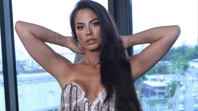 Demet Özdemir, Yunanistan'dan ev aldı