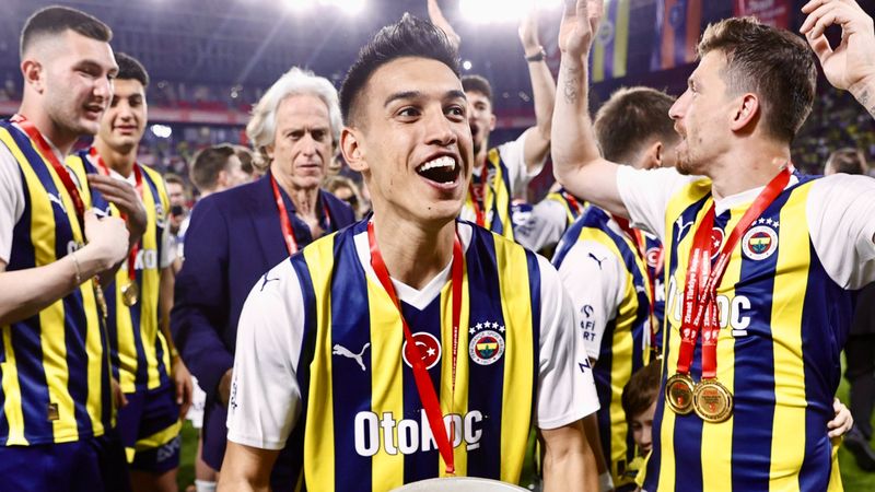 Fenerbahçe, İrfan Can Eğribayat'ın satın alma opsiyonunu kullandı