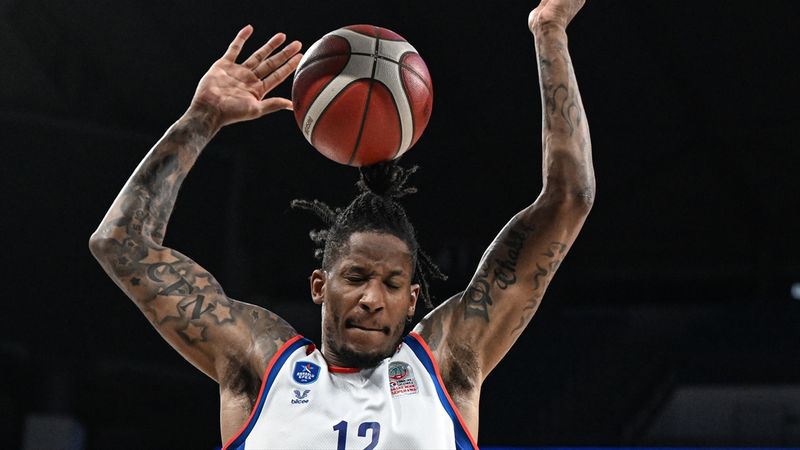 Karşıyaka'yı deviren Anadolu Efes'ten şampiyonluğa dev adım