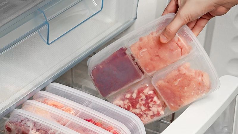 Kurbana pırıl pırıl olsun! Buzluktaki tüm koku gidecek; 2 kaşık yetiyor...