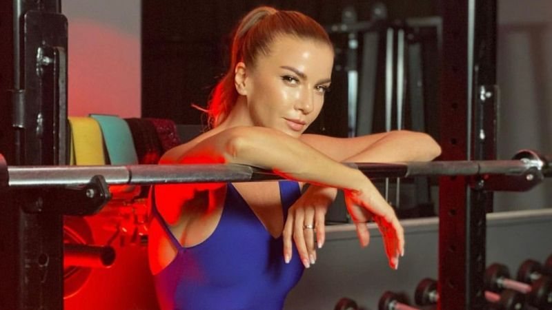 Ivana Sert bikinili pozuyla genç kızlara taş çıkardı! ‘Kim der ki 43 yaşında’