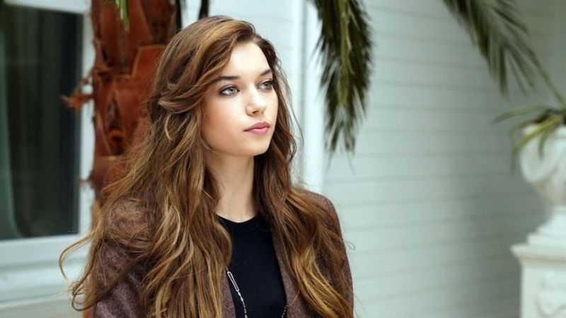 Afra Saraçoğlu’nun son pozları görenleri hayran bıraktı!