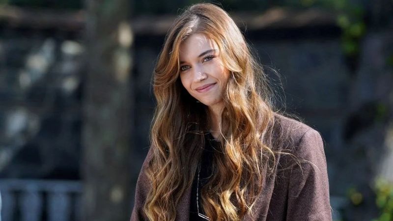 Afra Saraçoğlu’na büstiyeri küçük geldi! Cesur pozlarıyla sosyal medyayı salladı “Yıkılıyorsun Afra”