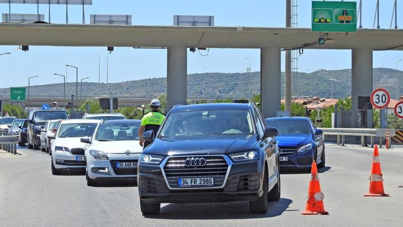 Çeşme'ye bayramda 217 bini aşkın araç giriş yaptı