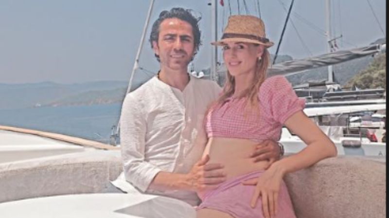 Hamile Wilma Elles'ten bikinili poz