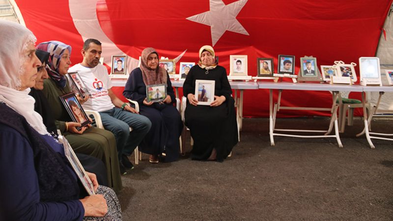 Evlat nöbetinde bin 406'nci gün: 'HDP evlatlarımızı getirsin'