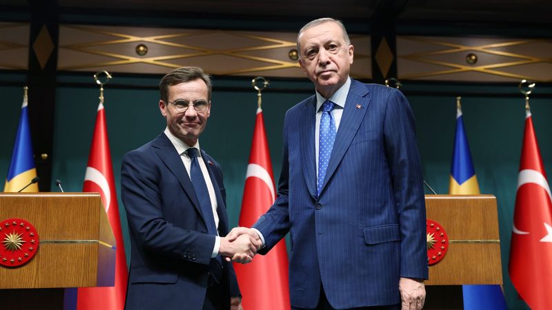 NATO Liderler Zirvesi'nde kritik görüşme