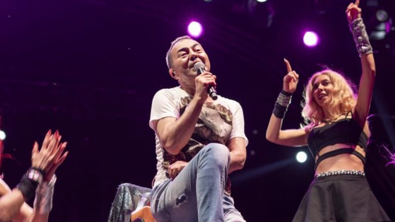 Serdar Ortaç yeni çıkacak şarkısını duyurdu