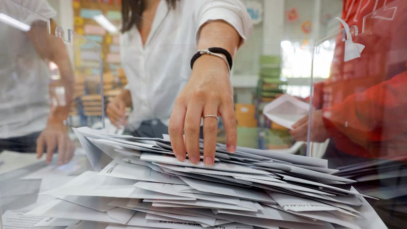 İspanya'da yaz ortasında seçim: Postayla oy kullanmaya ilgi arttı