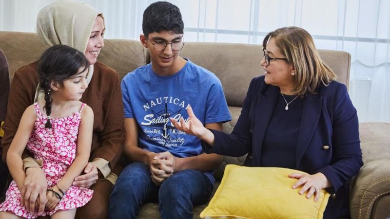 Fatma Şahin'den LGS'de tam puan alan öğrencilere altın