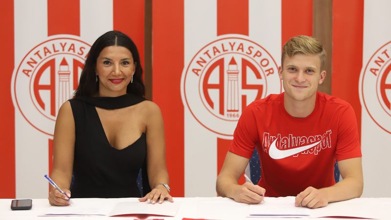 Antalyaspor, Jakub Kaluzinski'yi renklerine bağladı