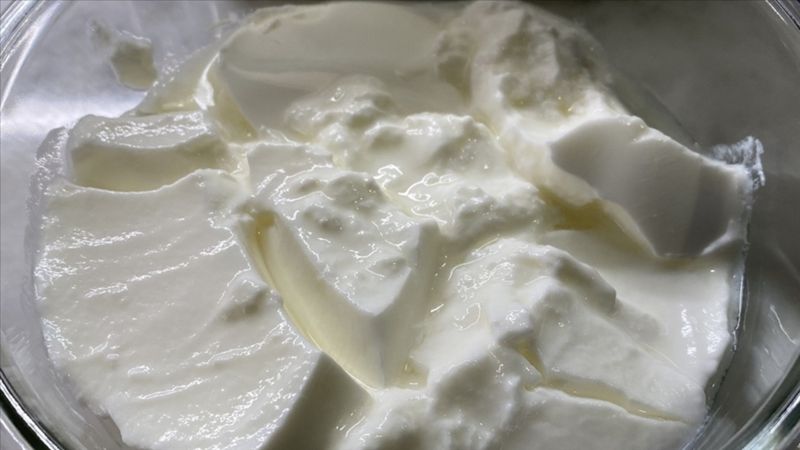 Ekşi yoğurt 3 kaşıkla bal oluyor! Ne şeker, ne tatlandırıcı...