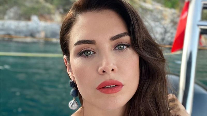 Demet Akalın, Nefise Karatay'ı ifşaladı